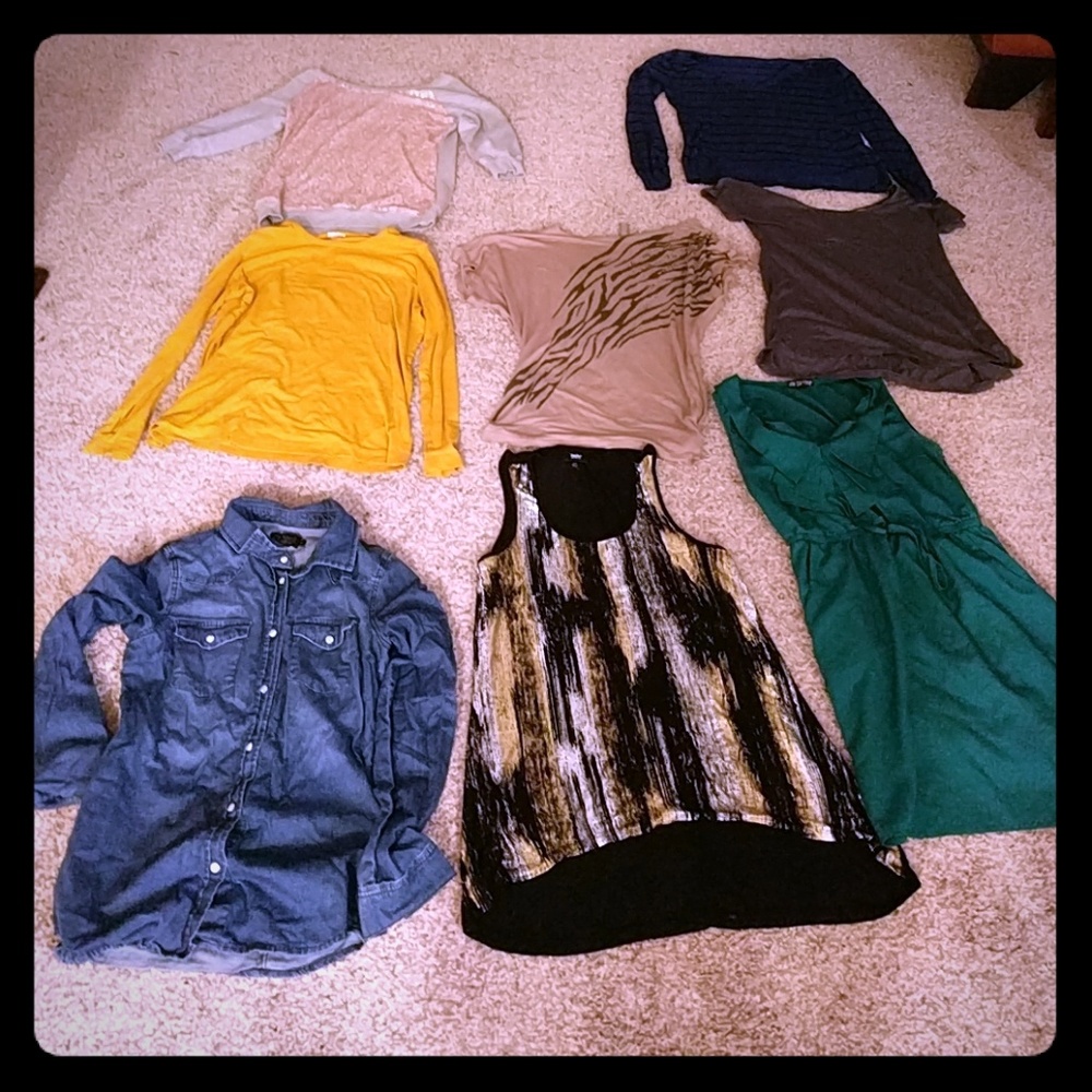 Bundle of women's clothes (small)